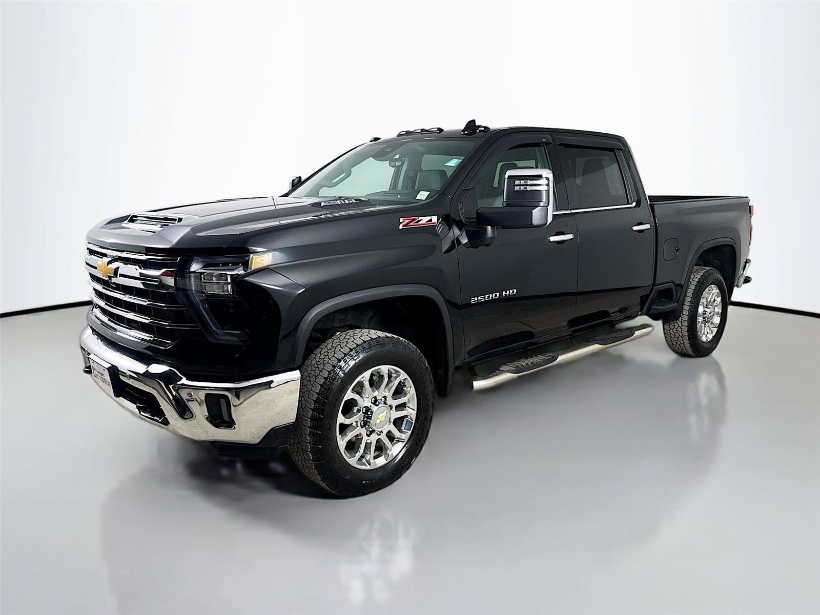 Used 2025 Chevrolet Silverado 2500 LTZ w/ LTZ Premium Package AWD/4WD image 5