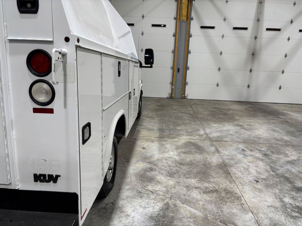 Used 2016 Chevrolet Express 3500 RWD image 10