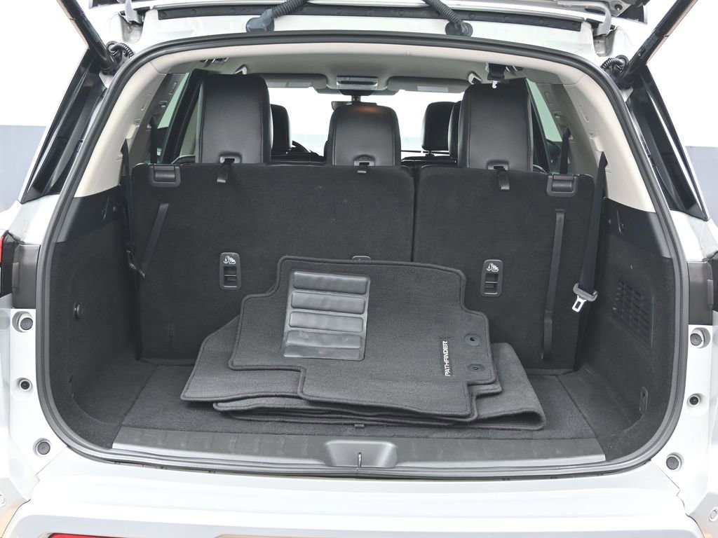 Used 2023 Nissan Pathfinder SL w/ Black Appearance Package image 15