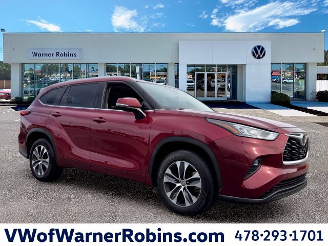 Used 2020 Toyota Highlander XLE FWD image 1