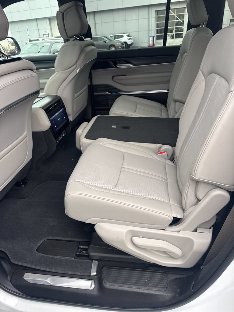 New 2026 Jeep Grand Wagoneer Summit w/ Premium Group III AWD/4WD image 13