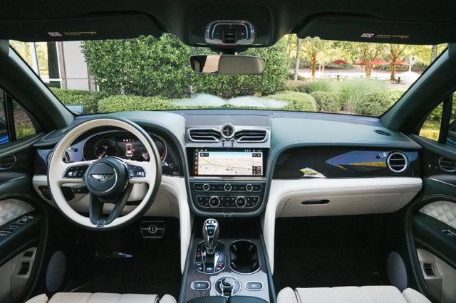 Used 2022 Bentley Bentayga AWD/4WD image 31