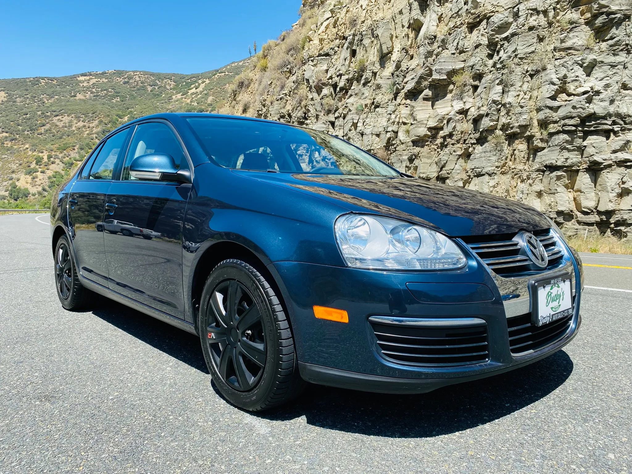 Used 2010 Volkswagen Jetta S FWD image 2