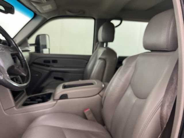 Used 2006 Chevrolet Silverado 2500 W/T w/ Skid Plate Package AWD/4WD image 12