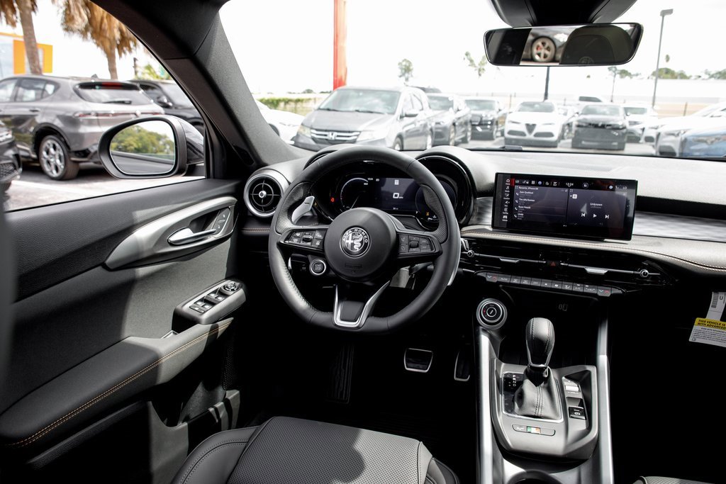 New 2025 Alfa Romeo Tonale w/ Premium Package image 32