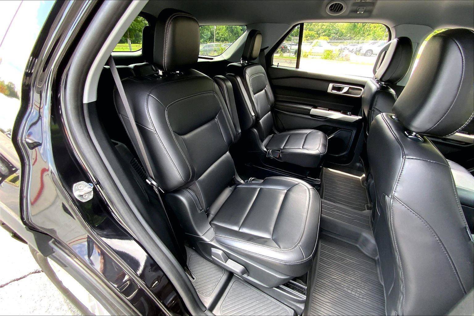 Used 2024 Ford Explorer XLT w/ Equipment Group 202A AWD/4WD image 25