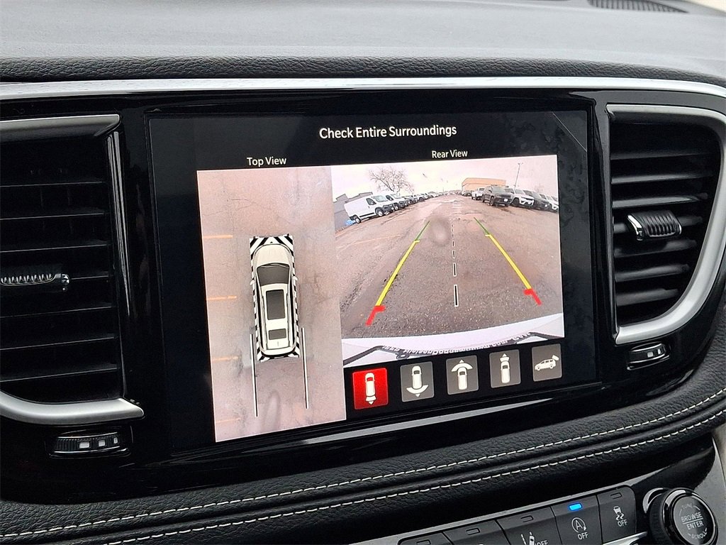 Certified 2024 Chrysler Pacifica Limited image 15