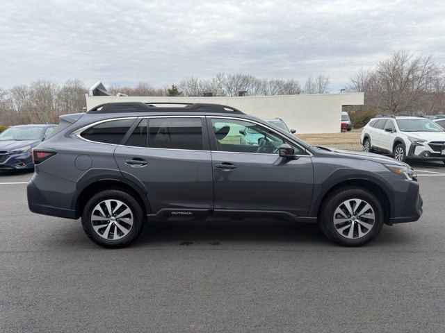 Used 2025 Subaru Outback Premium image 4