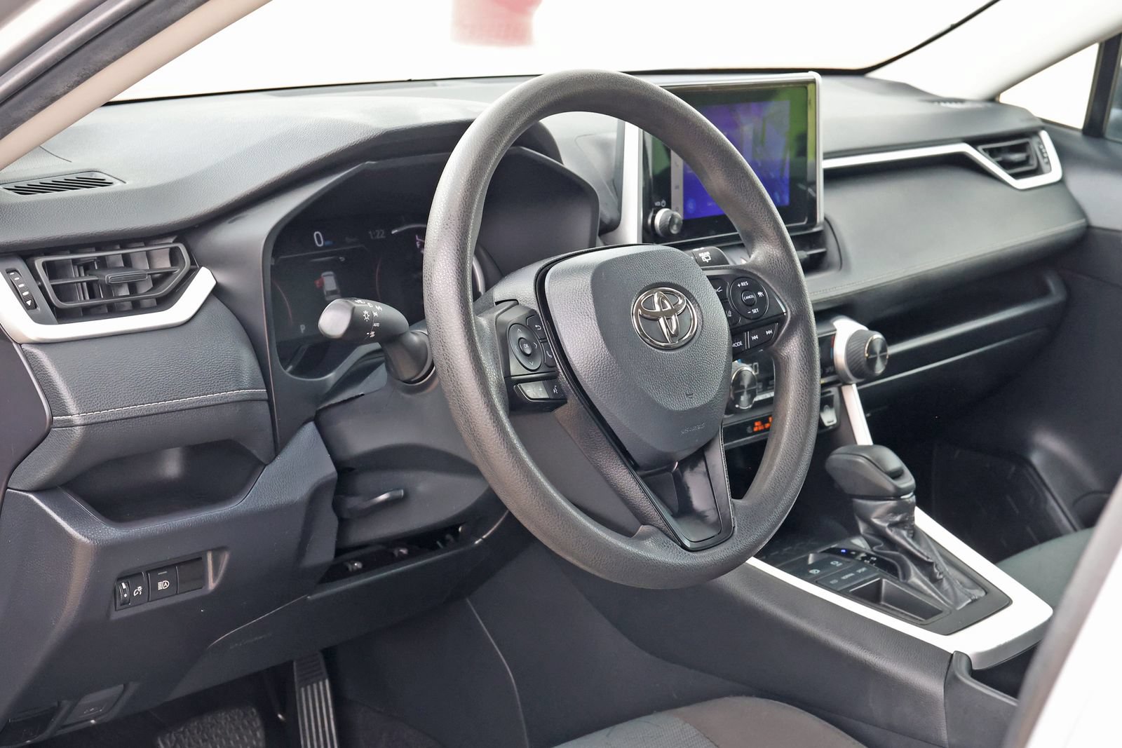 Used 2024 Toyota RAV4 XLE FWD image 13