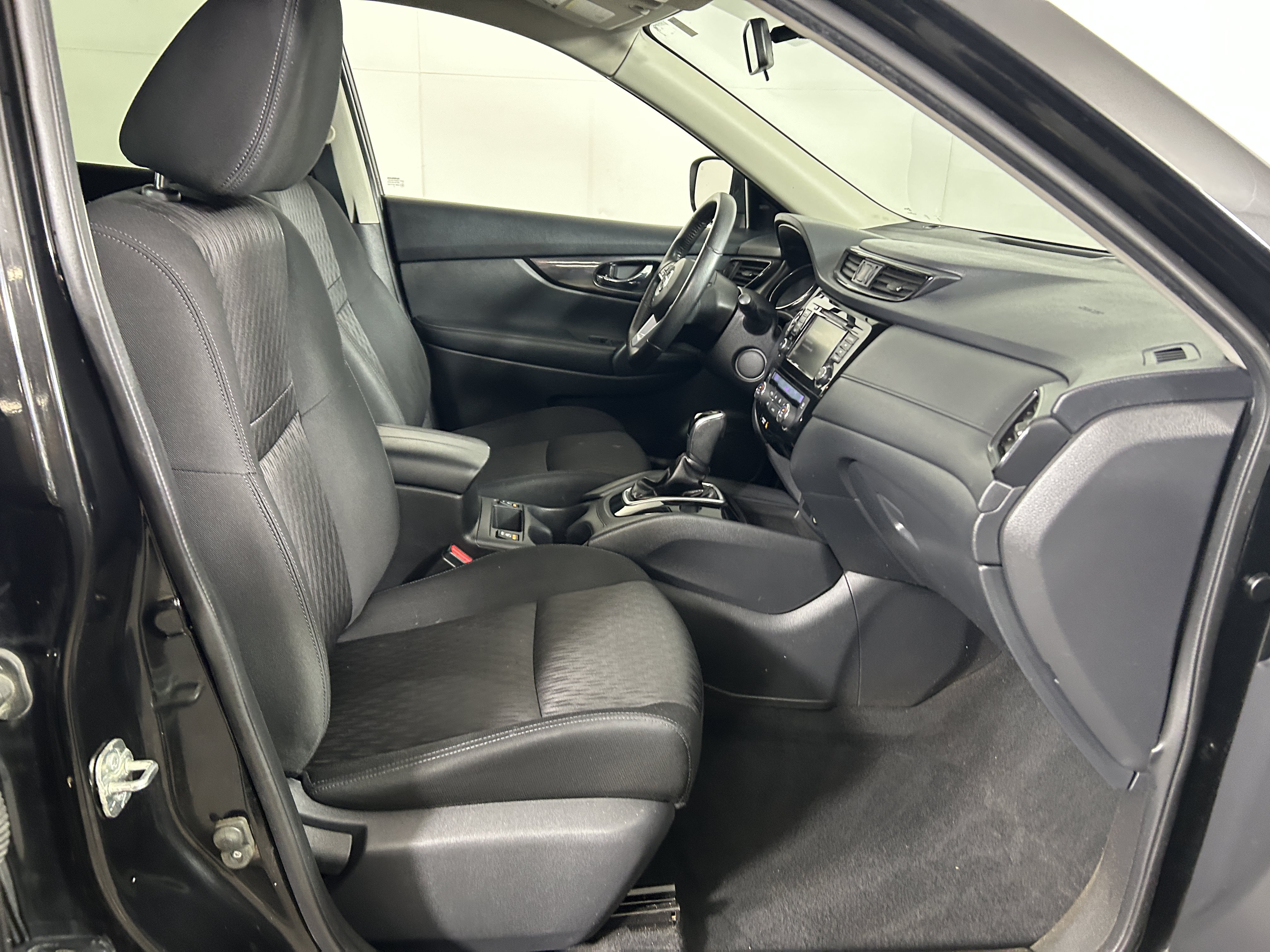 Used 2020 Nissan Rogue SV AWD/4WD image 26
