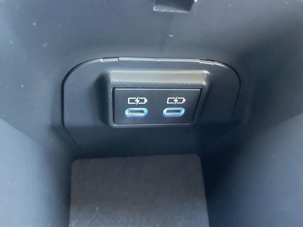 Used 2022 Toyota RAV4 LE image 17