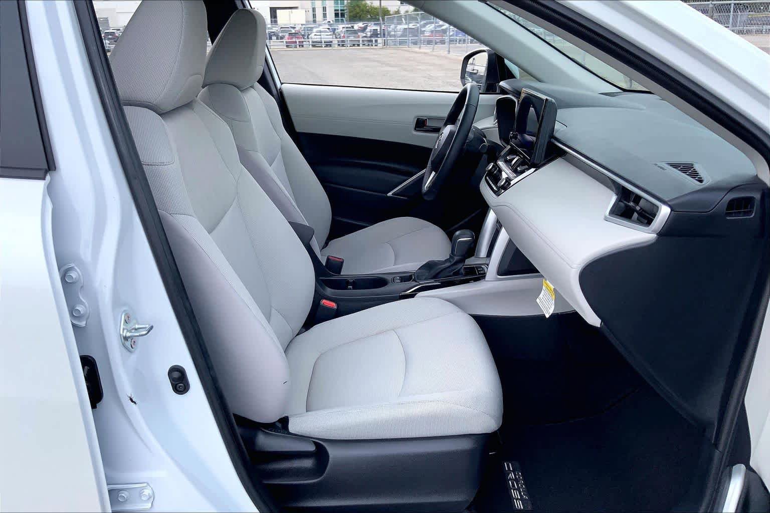Used 2023 Toyota Corolla Cross LE FWD image 9