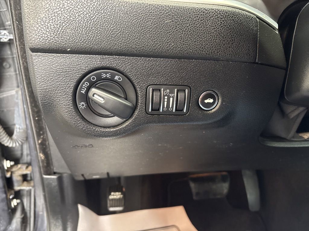 Used 2019 Dodge Charger SXT RWD image 13