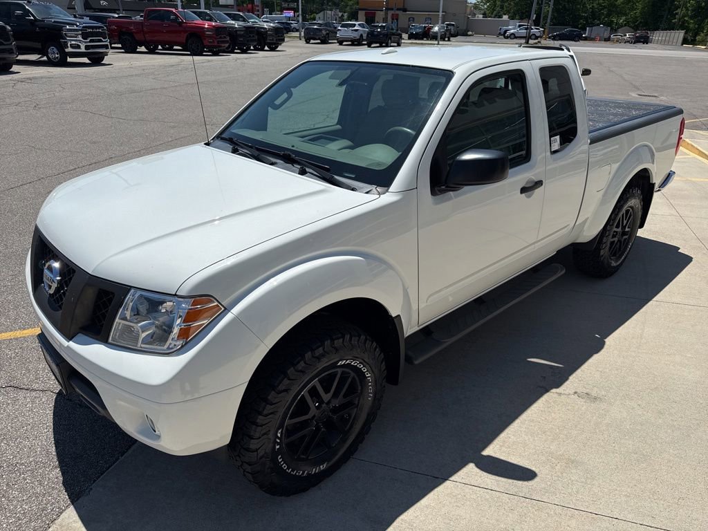 Used 2015 Nissan Frontier SV w/ SV Value Truck Package AWD/4WD image 9