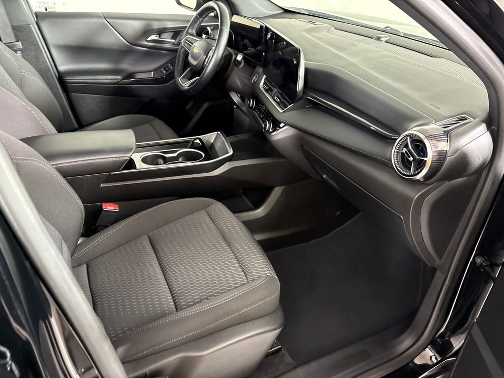 Used 2025 Chevrolet Equinox LT FWD image 16