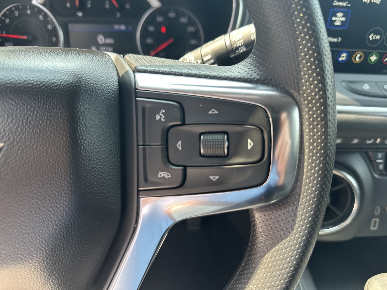 Used 2025 Chevrolet Blazer LT FWD image 12