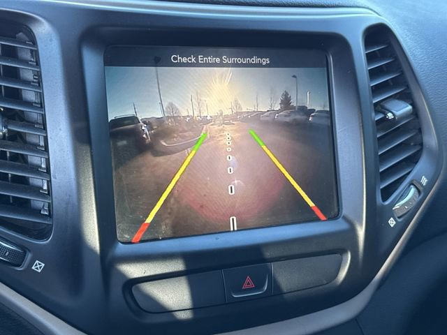 Used 2016 Jeep Cherokee Latitude w/ Cold Weather Group image 28