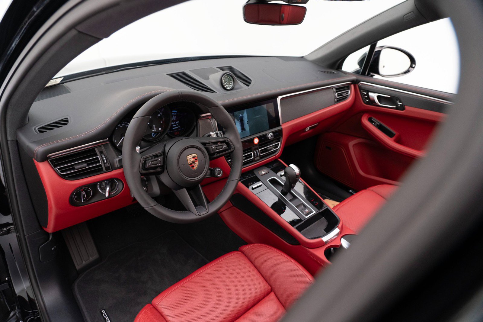 New 2026 Porsche Macan GTS image 4