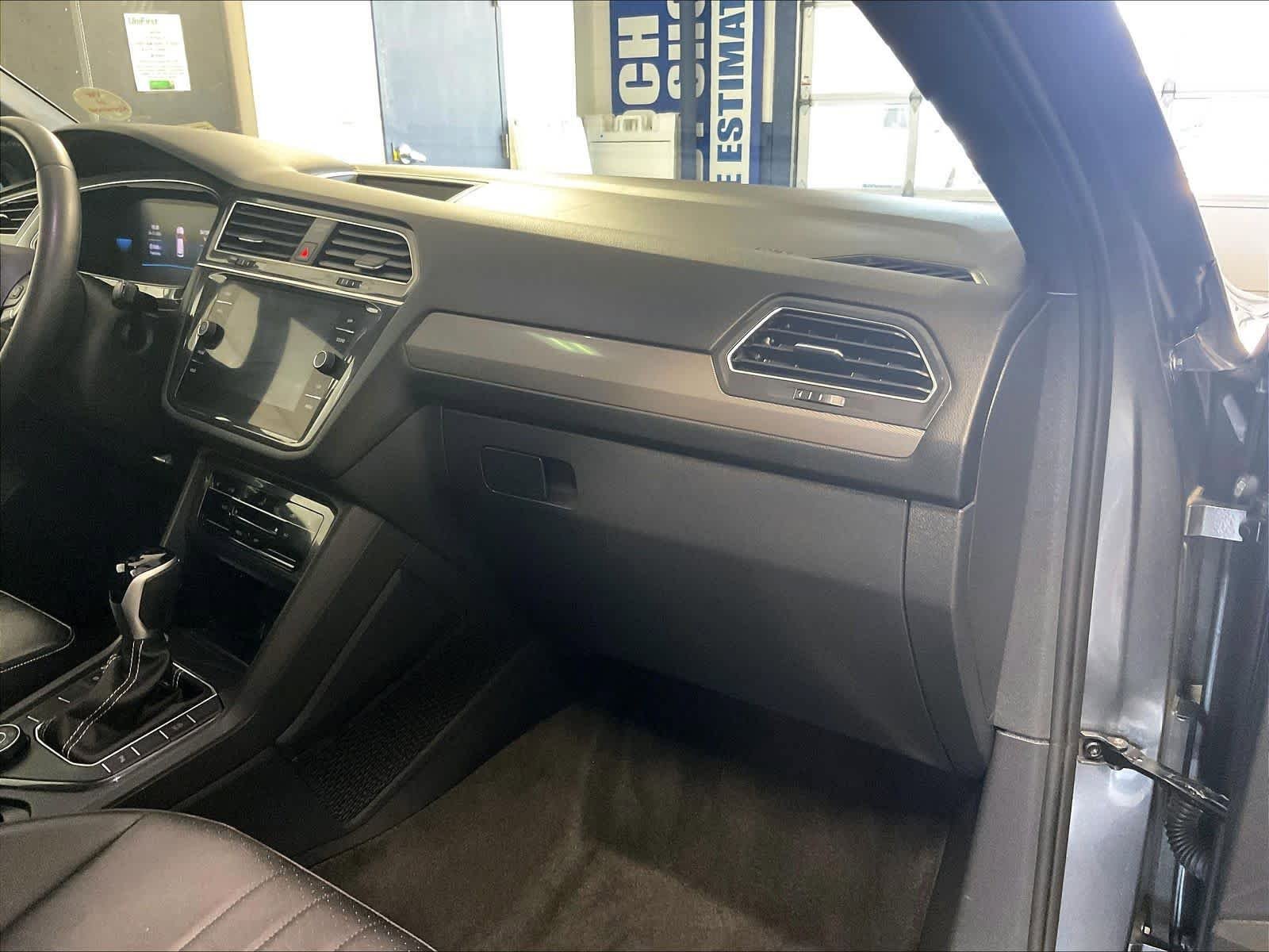 Used 2023 Volkswagen Tiguan SE R-Line AWD/4WD image 13
