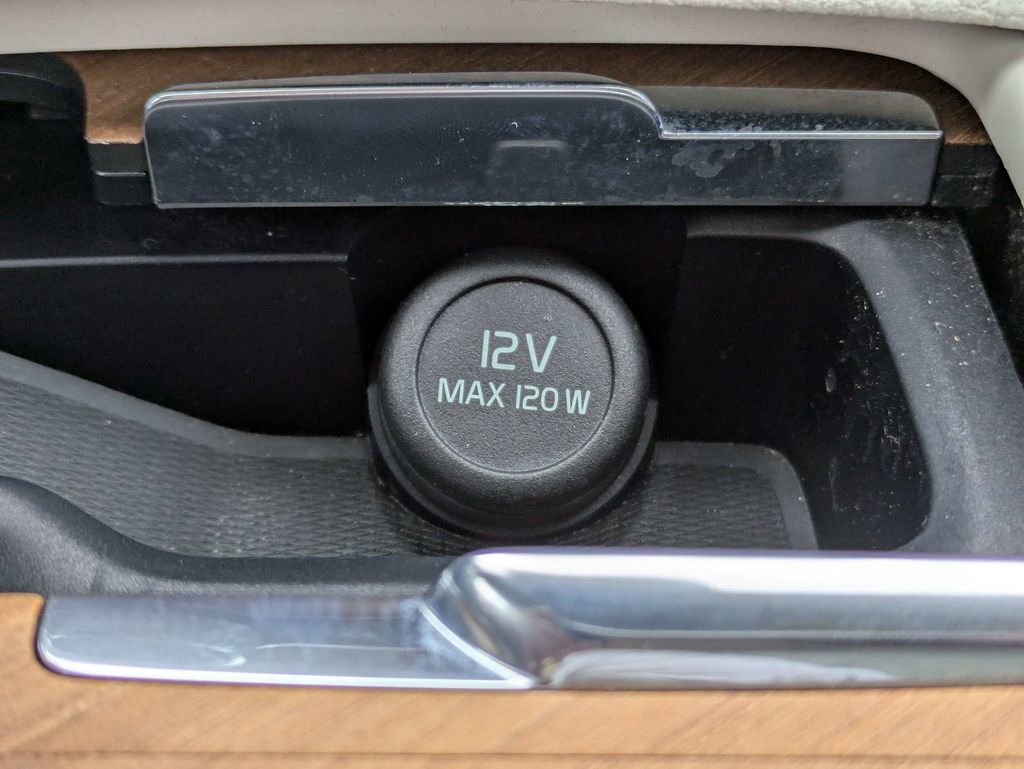 Used 2021 Volvo XC90 T6 Momentum w/ Climate Package AWD/4WD image 33