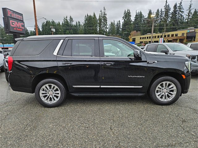 Used 2023 GMC Yukon SLT w/ SLT Premium Package image 3