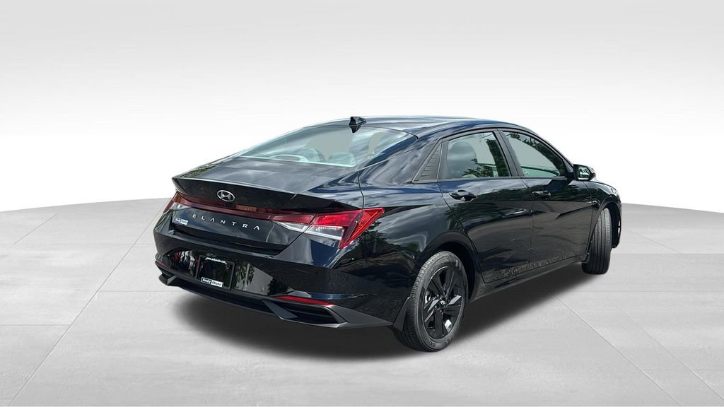 Used 2023 Hyundai Elantra SEL FWD image 7
