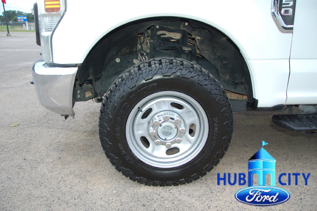 Used 2022 Ford F250 XL w/ Power Equipment Group AWD/4WD image 9