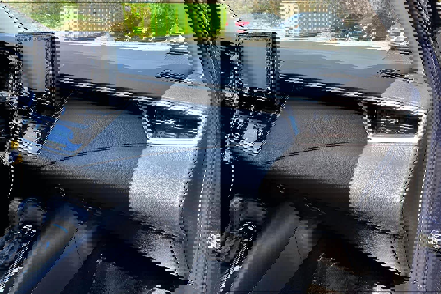 Used 2022 Toyota Corolla LE image 18