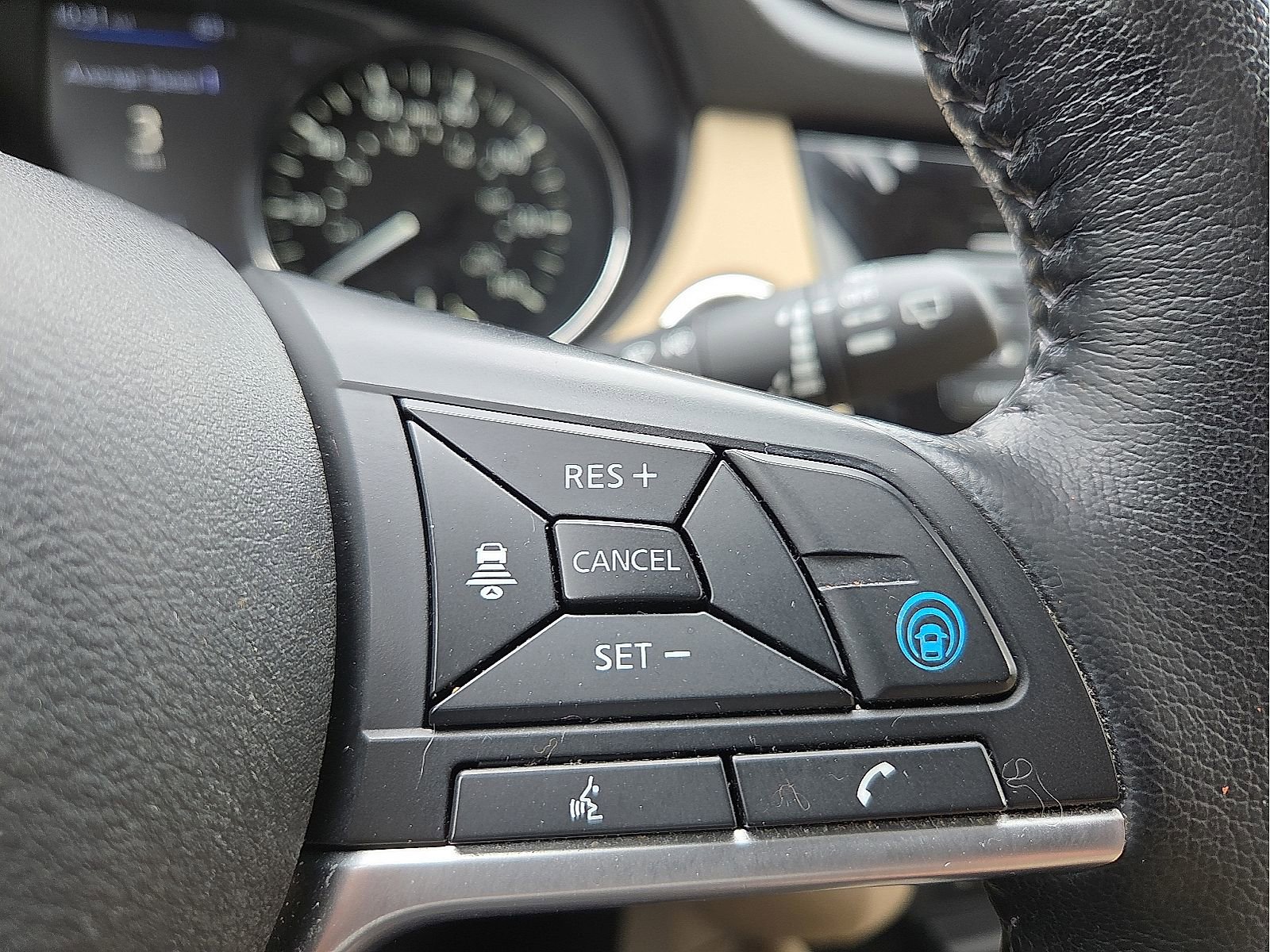 Used 2020 Nissan Rogue SV w/ Premium Package image 18