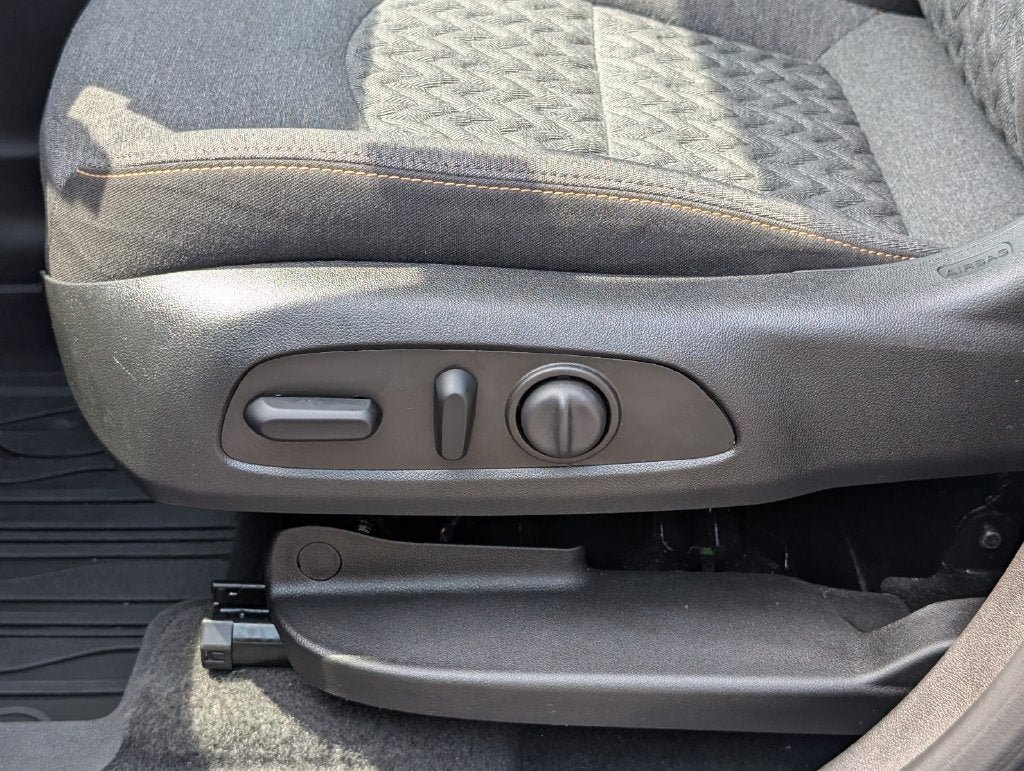 Used 2023 Chevrolet Equinox LT FWD image 15