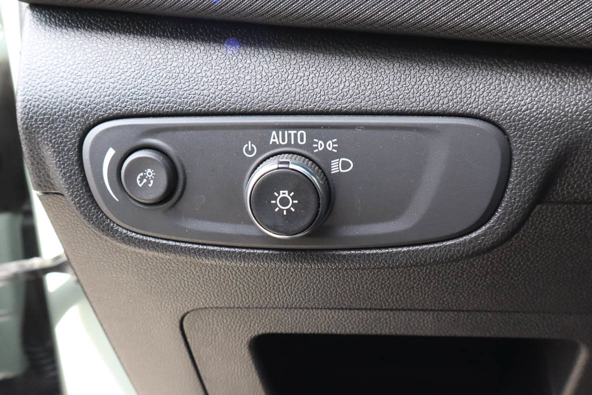 Used 2025 Chevrolet TrailBlazer LT AWD/4WD image 16