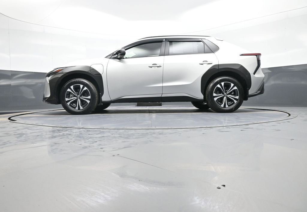 Used 2023 Toyota bZ4X XLE w/ Weather Package image 33