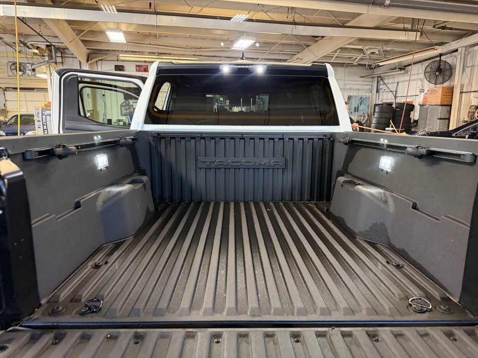 Certified 2025 Toyota Tacoma SR5 AWD/4WD image 19