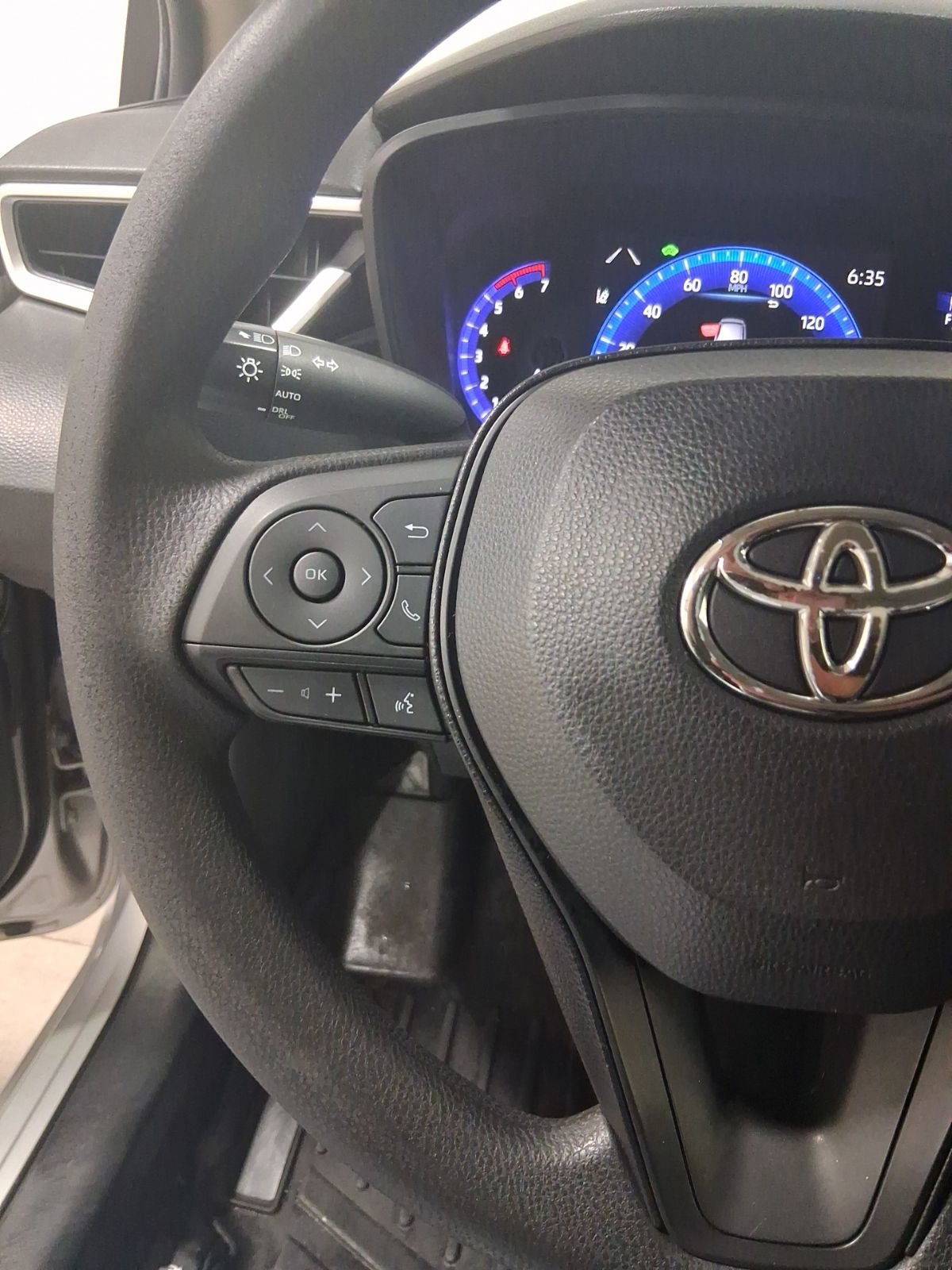 Used 2020 Toyota Corolla LE image 23