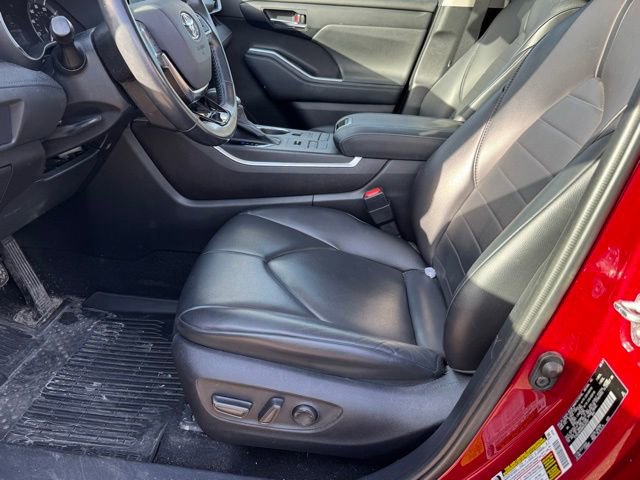 Used 2021 Toyota Highlander XLE image 5