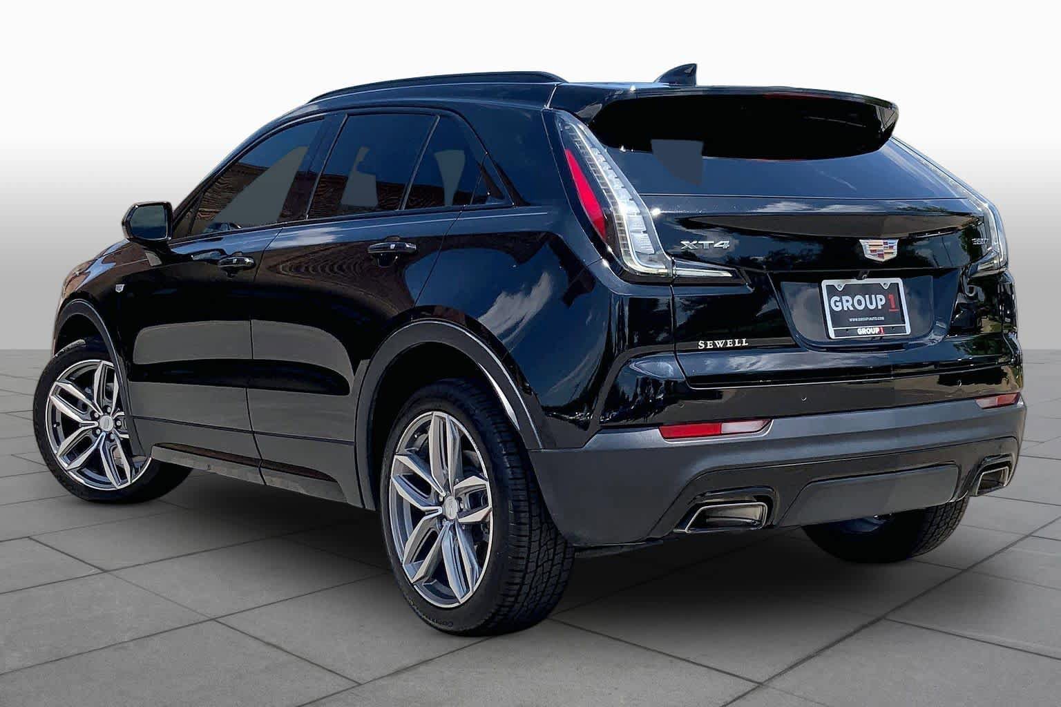 Used 2020 Cadillac XT4 Sport w/ Cold Weather Package FWD image 12