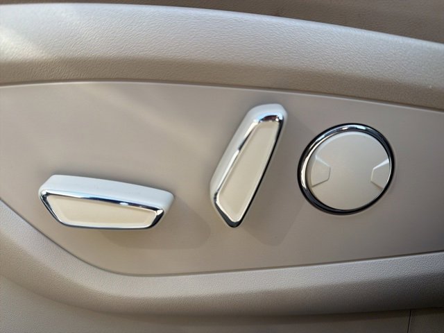 Used 2023 Lincoln Nautilus Reserve image 11