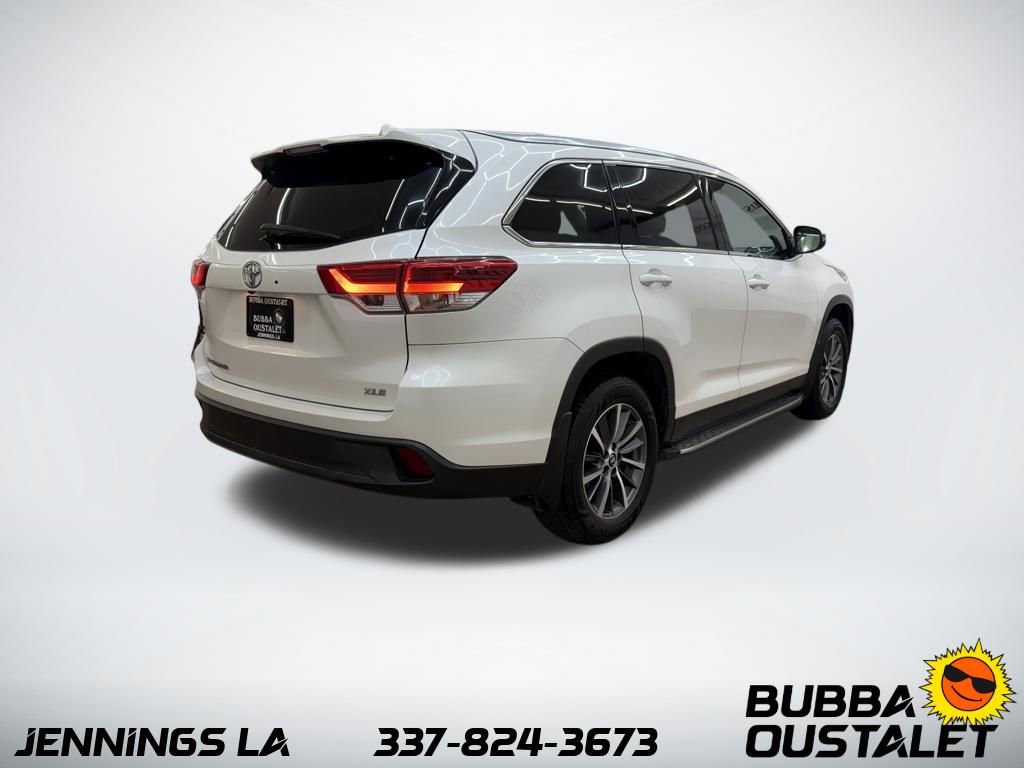 Used 2019 Toyota Highlander XLE FWD image 4