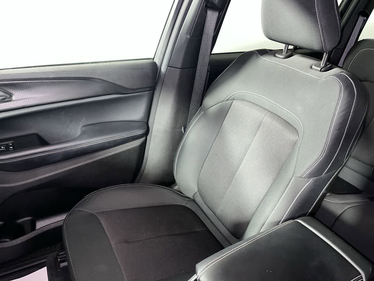 Used 2024 Jeep Grand Cherokee Laredo AWD/4WD image 25