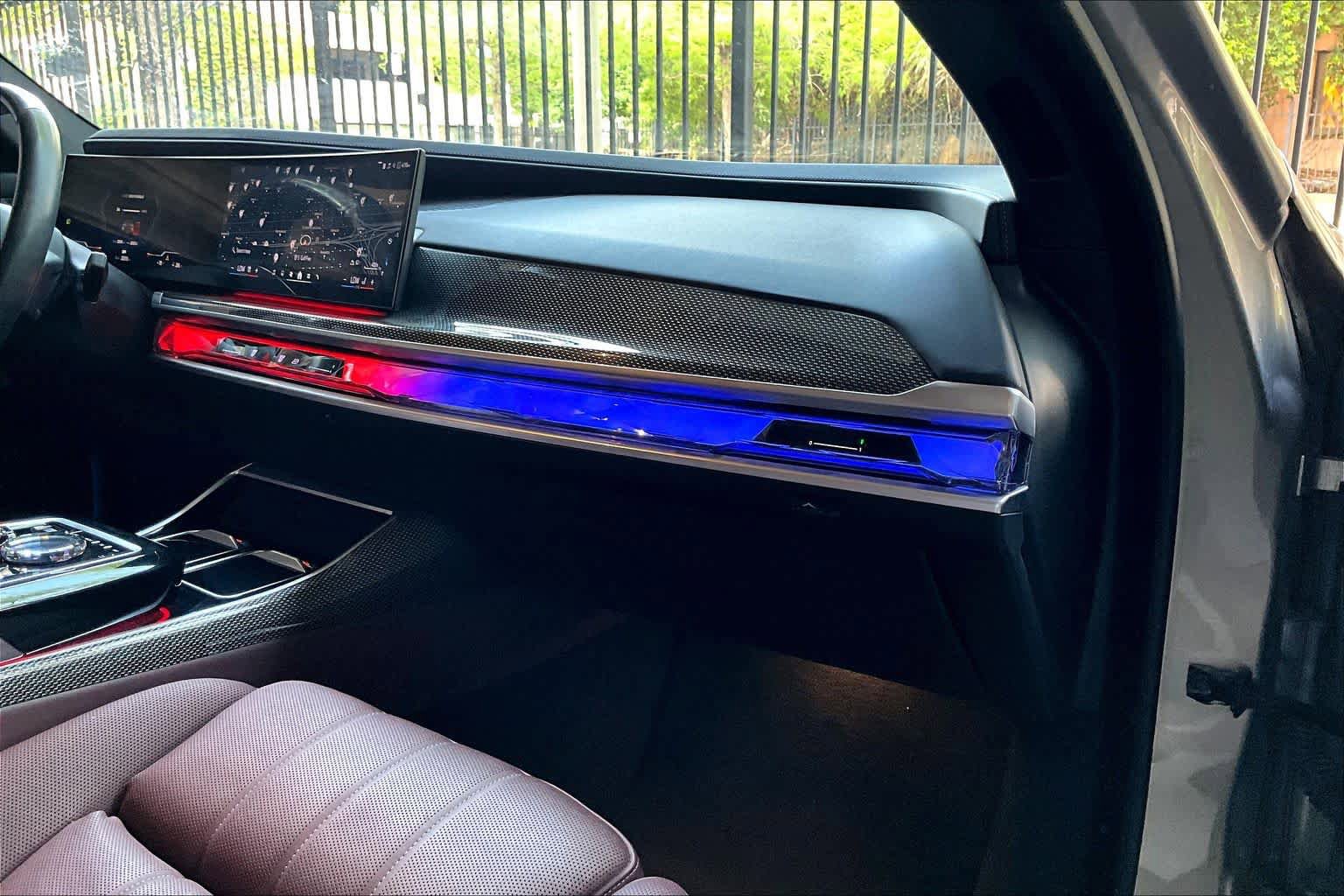 Used 2023 BMW i7 xDrive60 w/ Parking Assistance Package AWD/4WD image 18