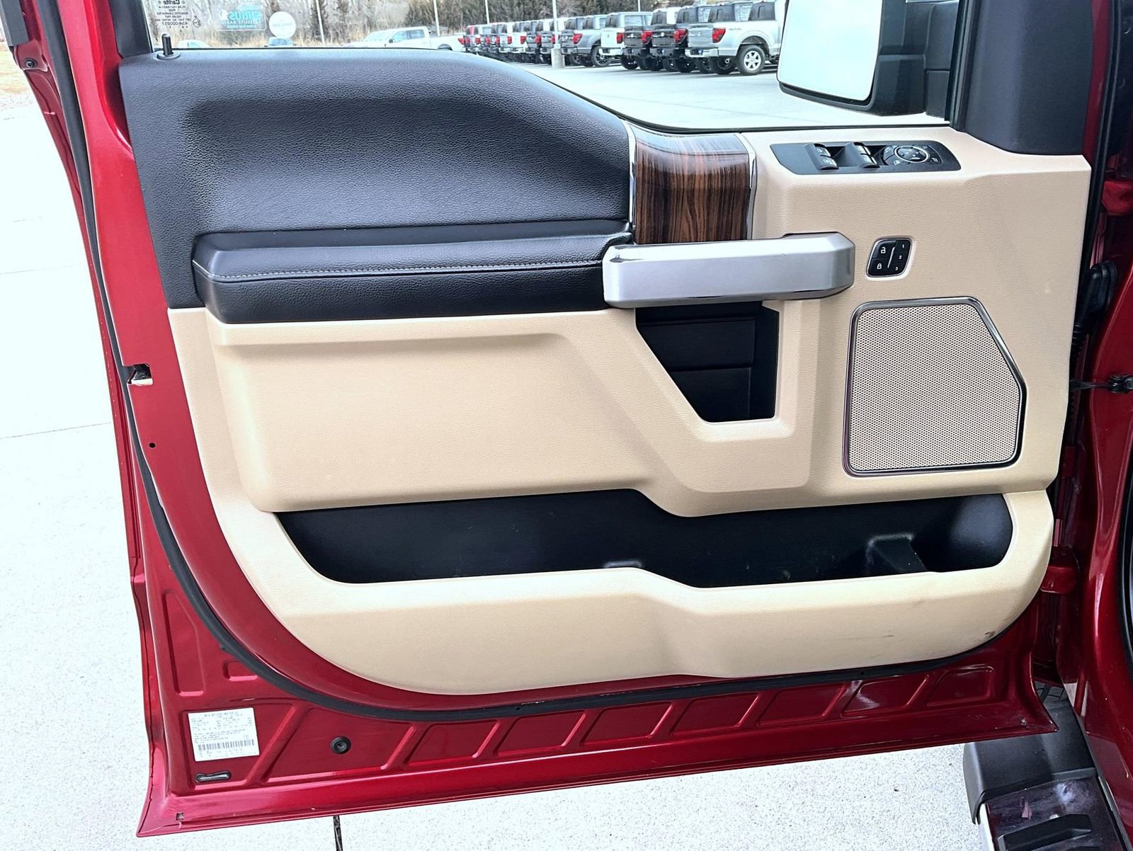 Used 2015 Ford F150 Lariat w/ Equipment Group 502A Luxury image 9