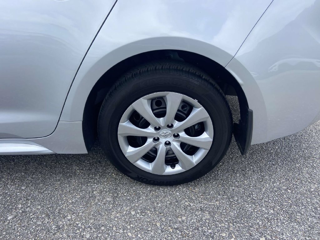 Used 2025 Toyota Corolla LE FWD image 8