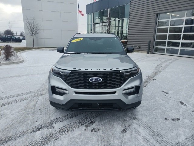 Certified 2024 Ford Explorer ST-Line w/ Class IV Trailer Tow Package image 2