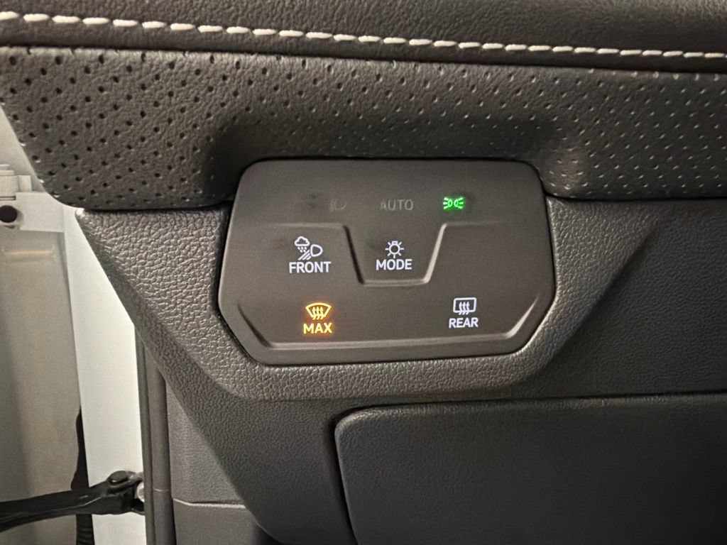 Used 2025 Volkswagen Atlas Cross Sport SE AWD/4WD image 21