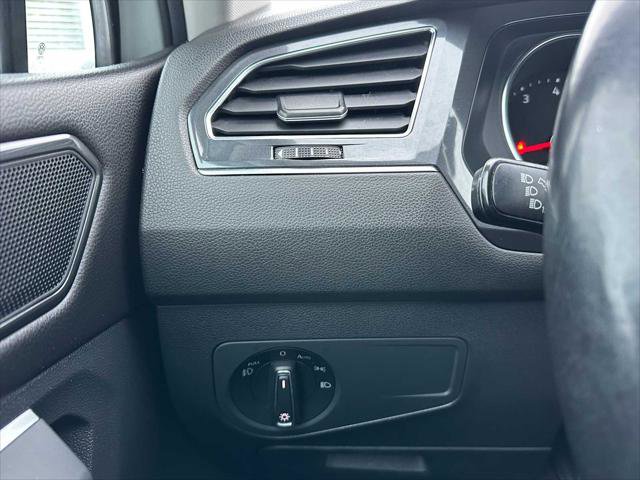 Used 2018 Volkswagen Tiguan SEL image 32