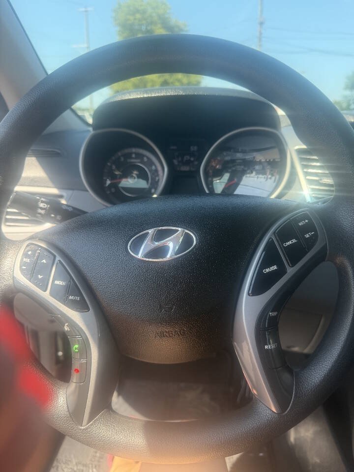 Used 2016 Hyundai Elantra SE w/ Option Group 02 FWD image 10