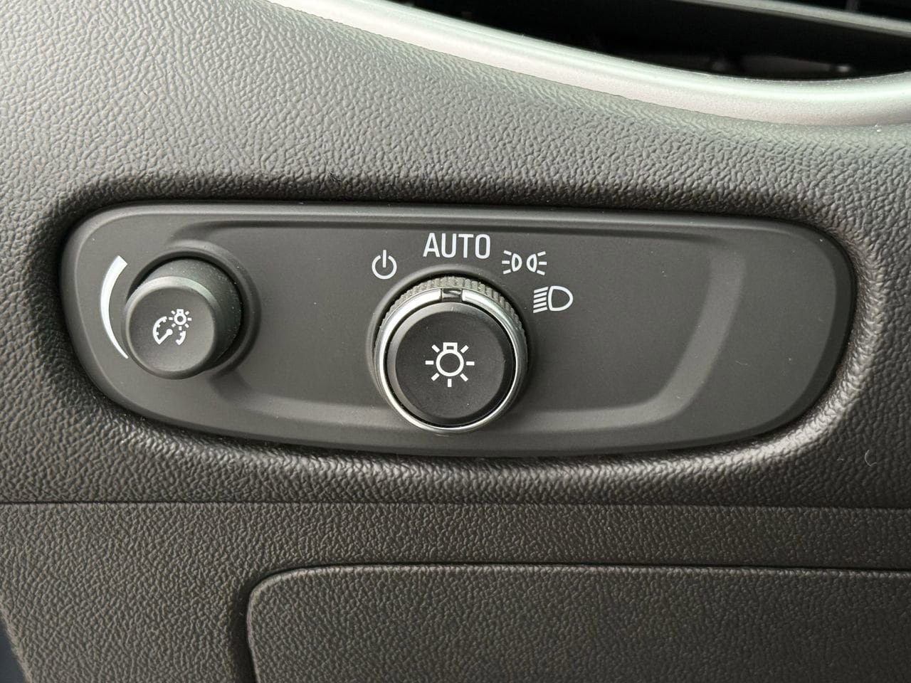 Used 2020 Chevrolet Malibu RS image 19