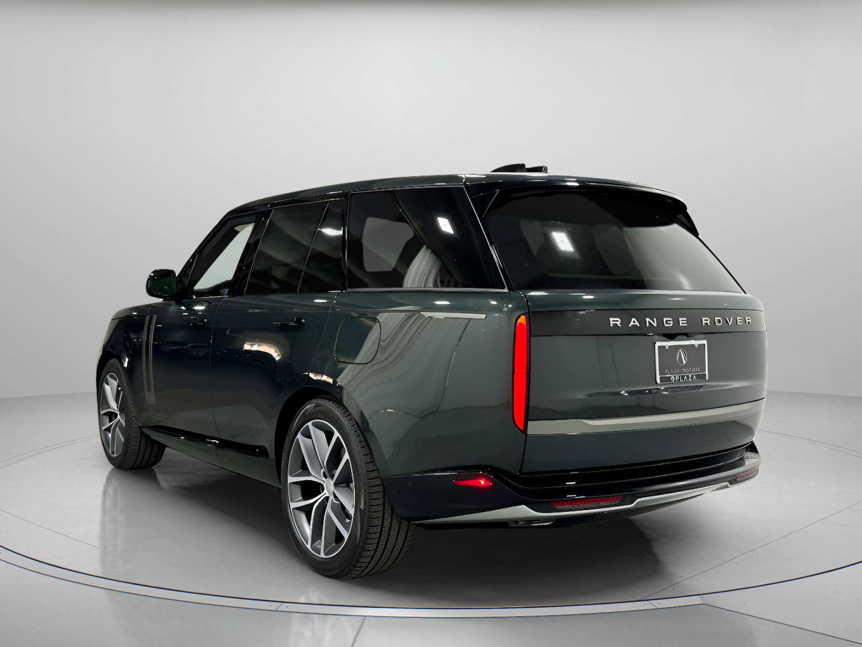 New 2025 Land Rover Range Rover SE image 3