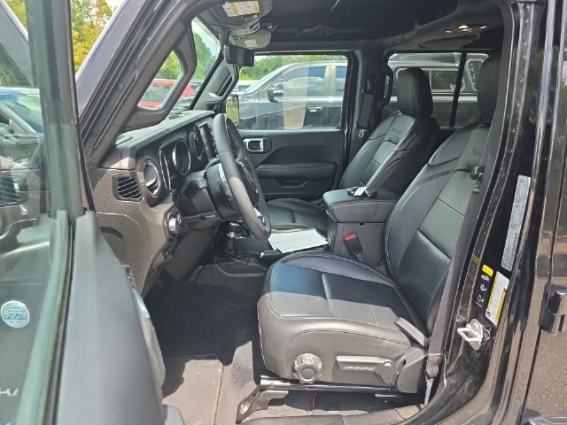 Used 2023 Jeep Wrangler Unlimited Sahara AWD/4WD image 9