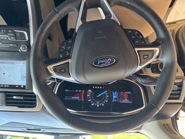 Used 2017 Ford Fusion SE w/ Fusion SE Technology Package FWD image 19